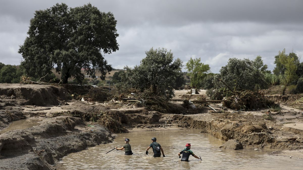 Fotky ze Španělska, kde přívalové deště braly životy